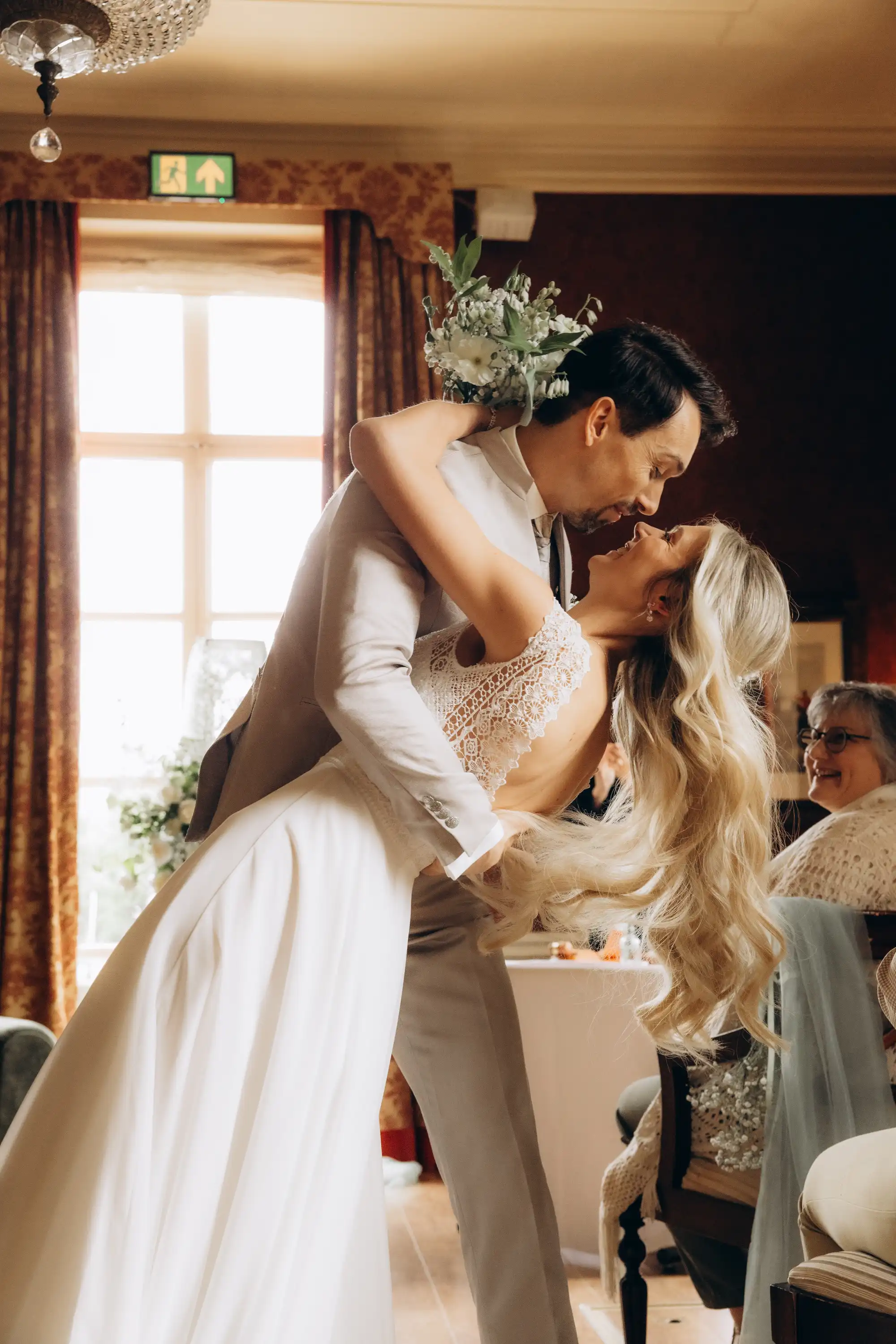 Bloemrijke backdrop voor fotoshoot